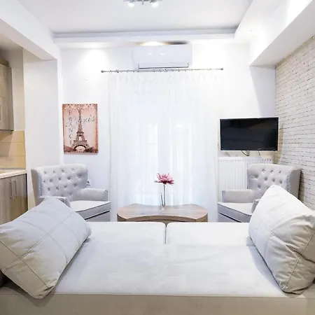 Lassani Cozy And Quiet, 2 Bedroom Apartm With Spacious Balcony