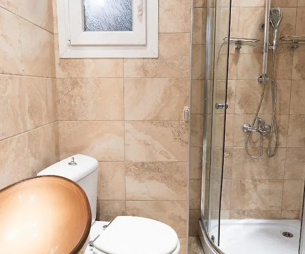 Lassani Cozy And Quiet, 2 Bedroom Apartm With Spacious Balcony