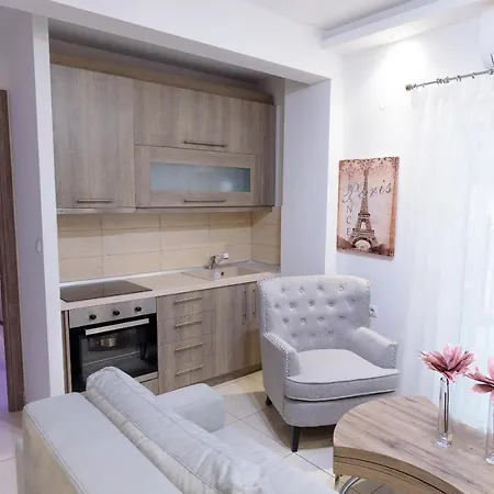 Apartament Lassani Cozy And Quiet, 2 Bedroom Apartm With Spacious Balcony