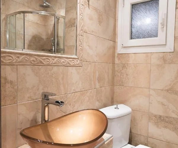Lassani Cozy And Quiet, 2 Bedroom Apartm With Spacious Balcony Apartment