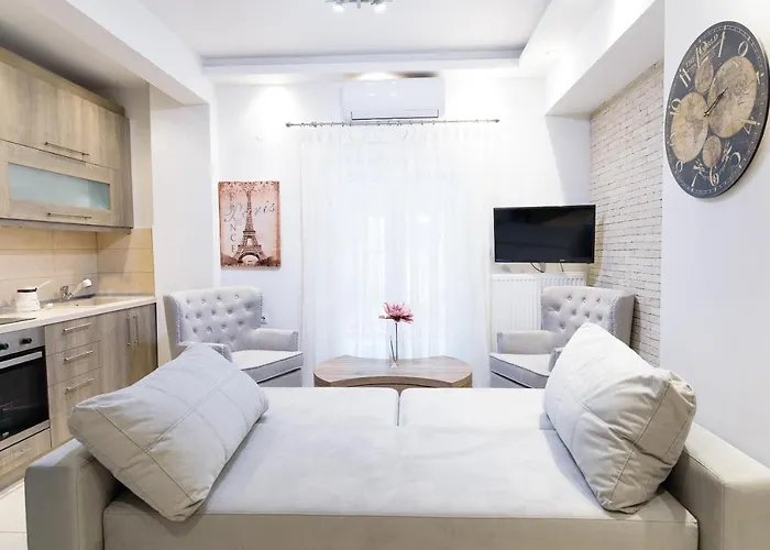 Lassani Cozy And Quiet, 2 Bedroom Apartm With Spacious Balcony
